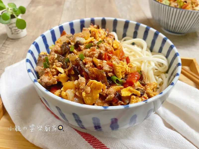 ร้อนๆ แบบนี้ต้องมา! เส้นบะหมี่ซาวจื่อ รสเปรี้ยวเผ็ดจัดจ้าน ทำเองได้ง่ายๆ